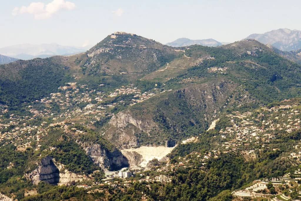 Nizza, Mont Chauve